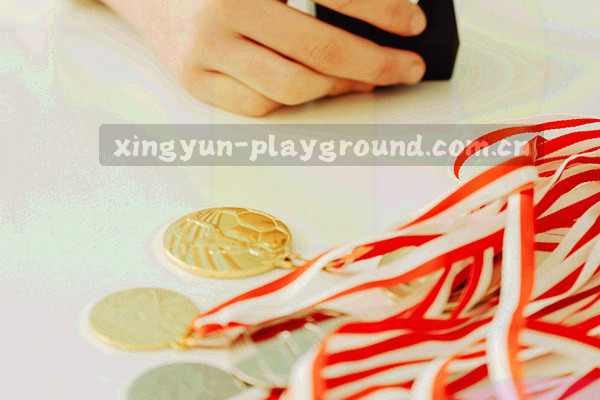 红黄牌数据图表，红色和黄色方块表示记录